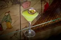 Коктейль с джином и вином