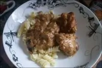 Курочка в сливочном соусе с черносливом