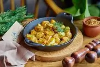 Молодой картофель с укропом