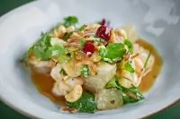 Салат из помело с орехами кешью и креветками