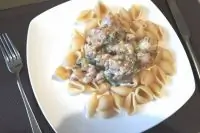 Паста с курицей и брокколи