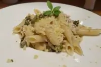 Паста с тунцом в белом вине и тимьяном