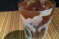 Кофе со льдом и сгущенкой
