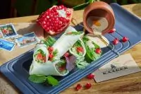 Рулет из сыра Сулугуни с овощами