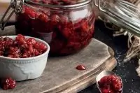 Малиновый джем с яблочным соком без варки