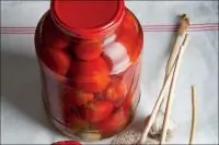 Помидоры маринованные с душистым перцем