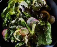 Салат с зеленым горошком и лимоном