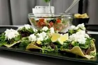 Пикантная черная фасоль с фетой и авокадо от Гордона Рамзи