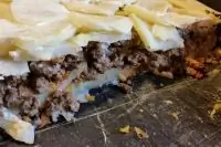Картофельные ломтики с фаршем