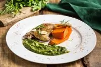 Томленая утиная ножка с гарниром из тыквы и соусом из трав