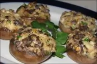 Фаршированные белые грибы с сыром