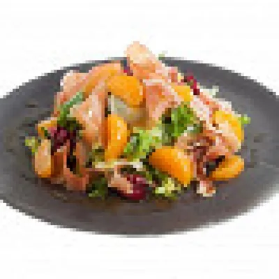 Салат с мандаринами и прошутто