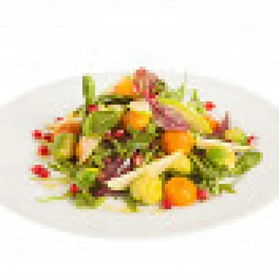 Салат с брюссельской капустой и гранатом