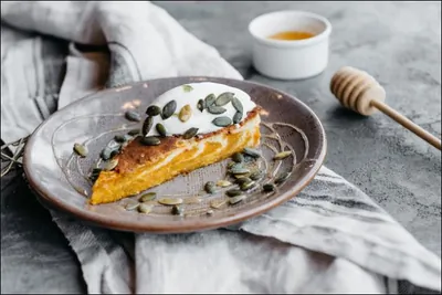 Тыквенный пирог с творогом и яблоками