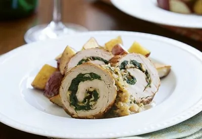 Рулет из свинины с травами