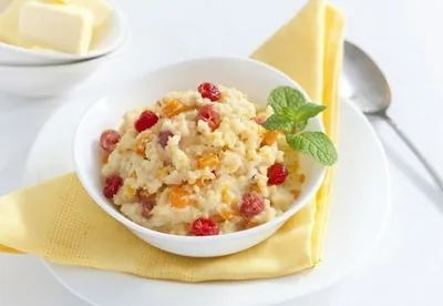 Пшённая каша с бананом, корицей и вяленой клюквой в мультиварке