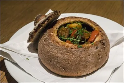 Гуляш в хлебе