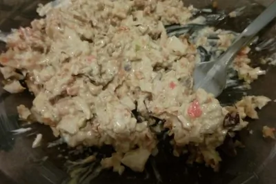 Крабовый салат с морковкой и яблоком