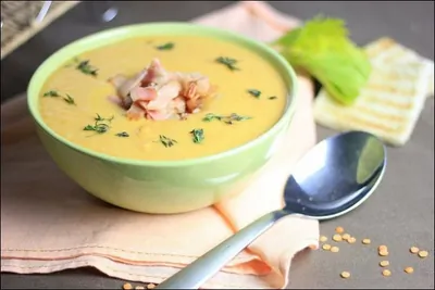 Суп-пюре из чечевицы с беконом