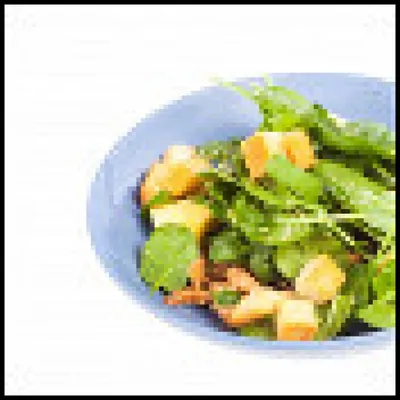 Салат из копченой курицы с ананасом и соусом хойсин