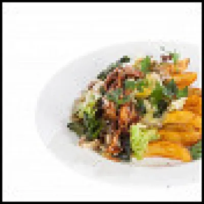 Салат из куриных окорочков с соусом барбекю