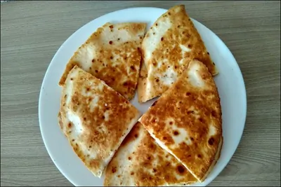 Домашняя кесадилья с курицей и сыром