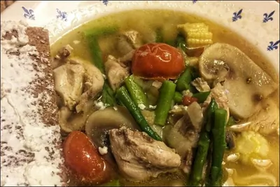 Том ям с шампиньонами