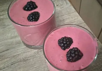 Йогуртовый десерт с ягодами