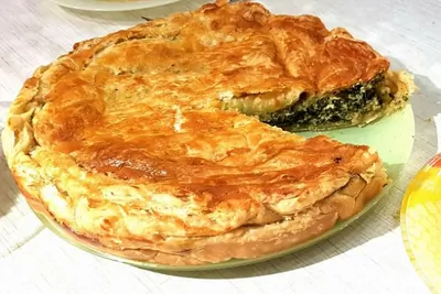 Спанакопита из слоеного теста