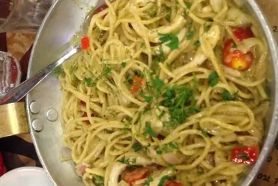 Греческая паста с кальмарами