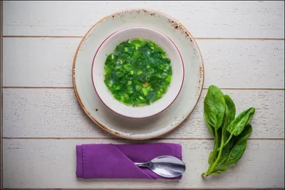 Суп из шпината с зеленью