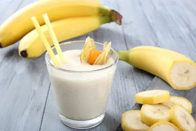 Банановый молочный коктейль с ванилью