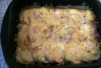 Кабачок с помидорами и сыром