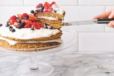 Пряный торт с кокосовым кремом