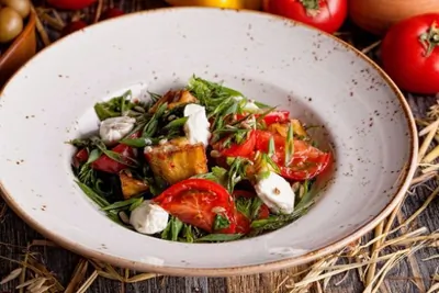 Салат с хрустящими баклажанами