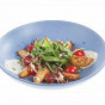 Теплый салат из кальмаров с сыром