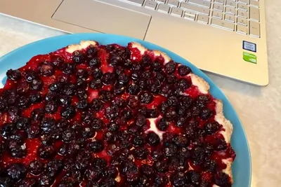 Пирог со смородиной из песочного теста