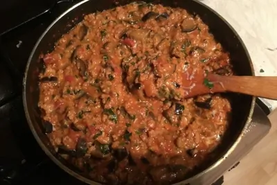 Соте из баклажанов с курицей и сулугуни