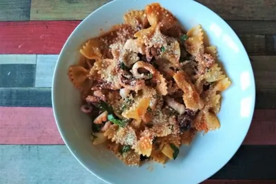 Паста фарфалле с осьминогом