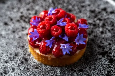 Клубничный тарт с творожным кремом