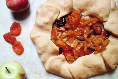 Галета с яблоками, курагой и апельсиновым джемом