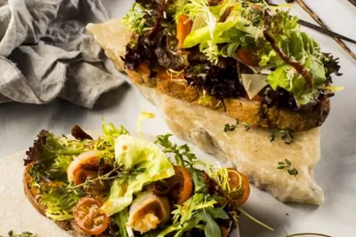 Брускетта с ростбифом