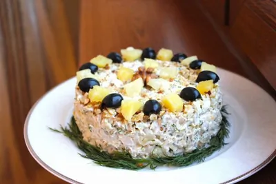 Салат с курицей и ананасами «Пикантный»