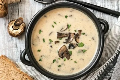 Крем-суп из шампиньонов с тимьяном и соевым соусом