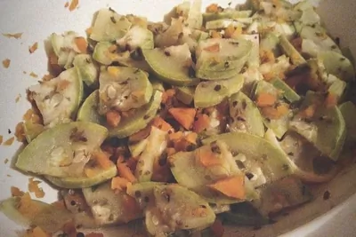 Кабачки, тушенные в пароварке