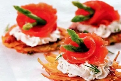 Драник с рыбой, сыром и огурцом