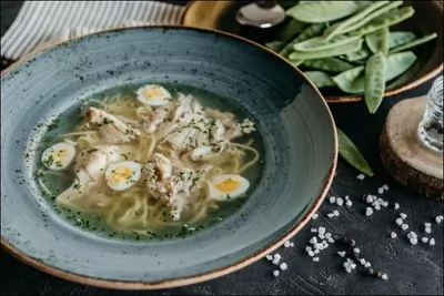 Куриный бульон с домашней лапшой