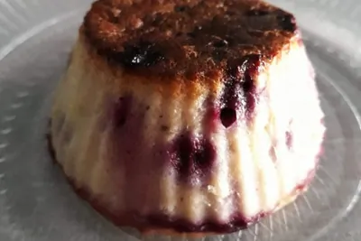 Порционная творожная запеканка с ягодами