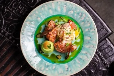 Тартар из лосося с панна-коттой из кефира и укропа, салатом из фенхеля и апельсином