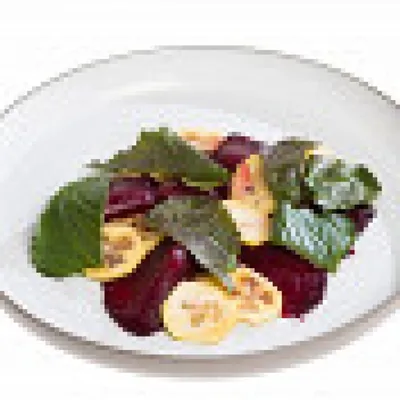 Карпаччо из фейхоа и свеклы с ореховой пастой